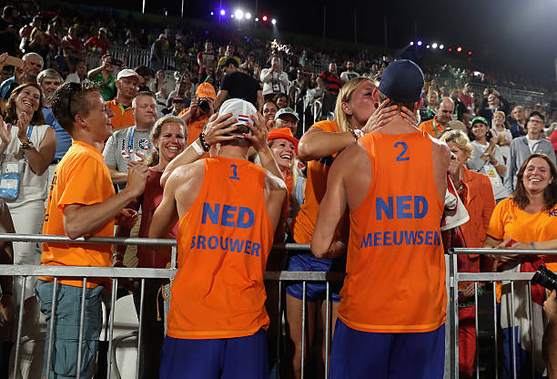 2020年女排冠军队伍背后的故事与努力