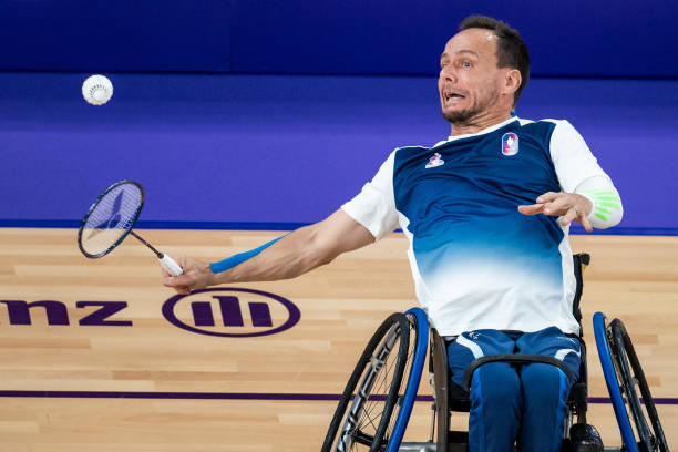 羽毛球场地分界线详解：单打与双打的区别