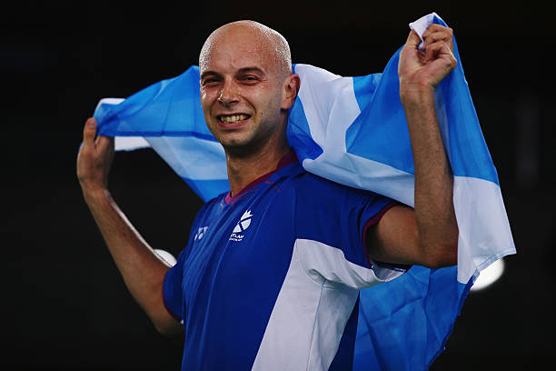 羽毛球双打换位技巧解析:避免跑位混乱的关键要点