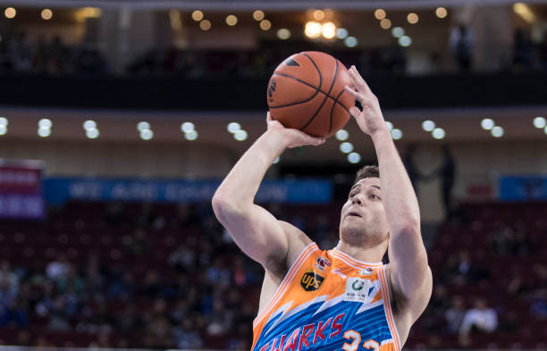 易建联退役后的动向：商业投资与篮球推广工作