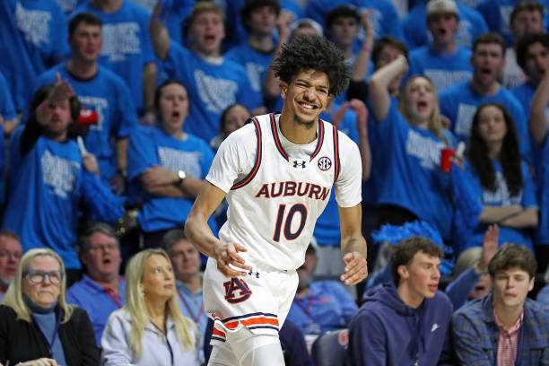 詹姆斯总得分超越传奇,跻身历史得分榜前三