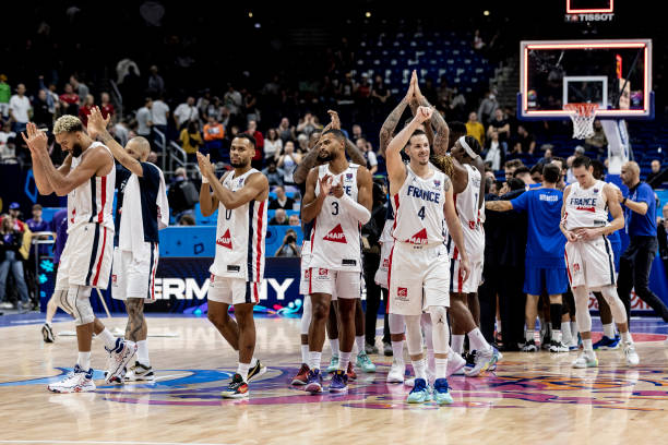 篮球即时比分007：赛事动态与专家点评