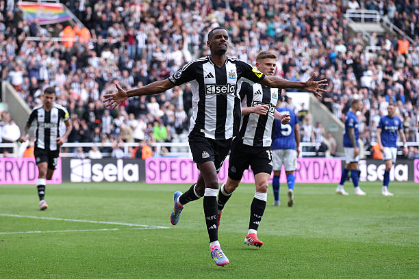 射门要领详解:如何在不同位置选择最佳射门方式