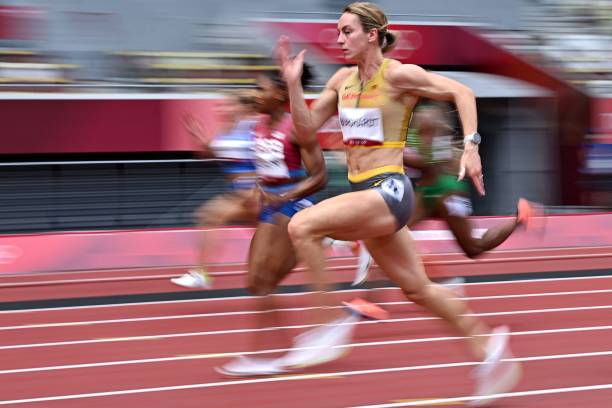 周继红教练的赛场瞬间:指导与鼓励并重