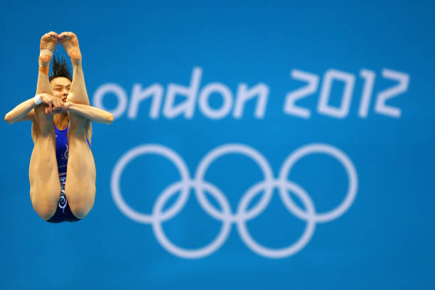 伏明霞婚后生活首度曝光：与丈夫梁锦松的甜蜜日常