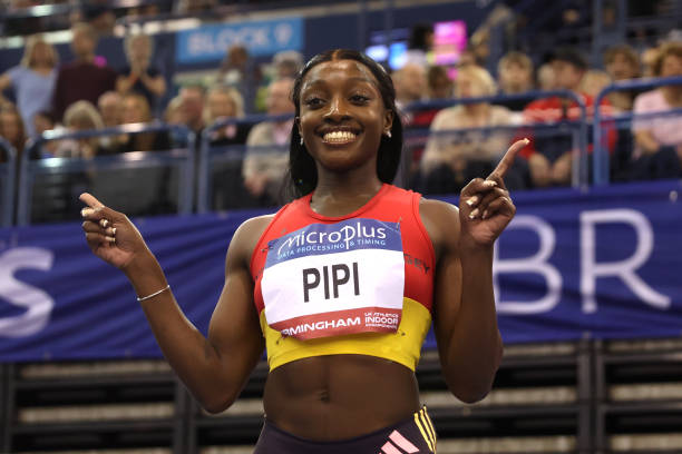 跳远收腿技巧:如何提升空中姿态与落地稳定性