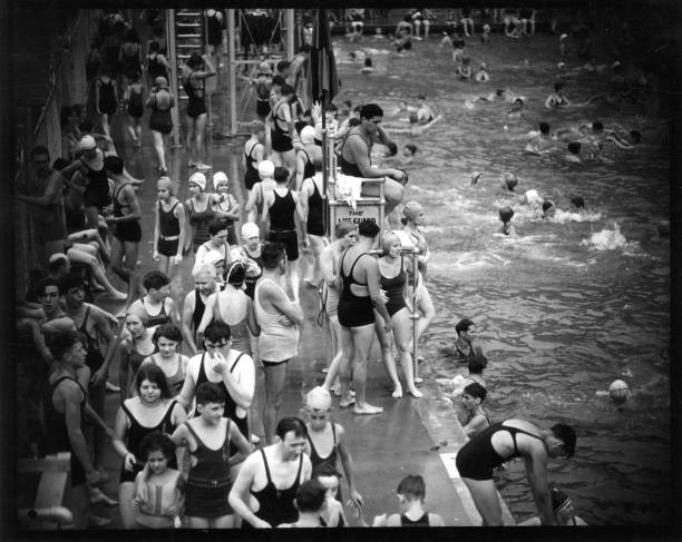 国外沙滩游泳场安全指南：如何选择适合的游泳课程