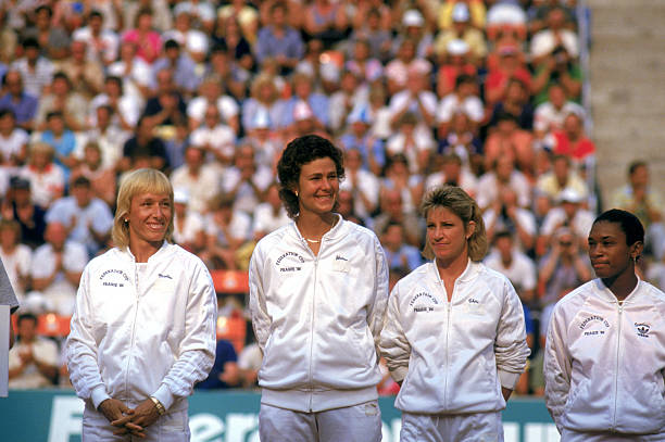 不同类型的网球场地如何影响比赛策略?