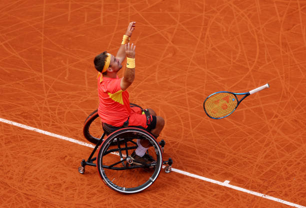 业余与职业比赛网球场尺寸对比