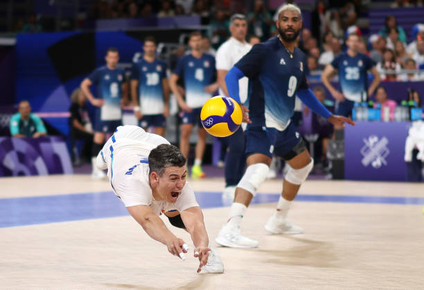 朱婷超话：女排精神永不落幕，一起为婷队加油！