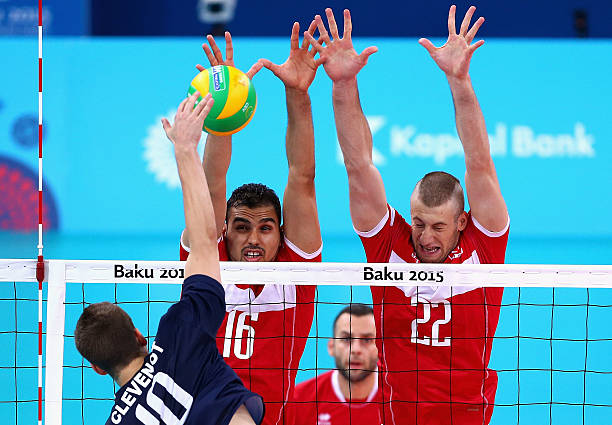 魏秋月袁灵犀年龄差多少？恩爱夫妻的甜蜜日常