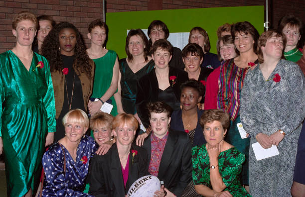 世界杯小组赛首轮冷门频出，传统强队遭遇挑战